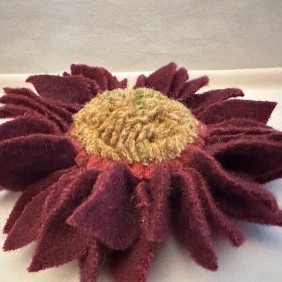 Handmade Felt Wool Flower Brooch & Portrait Print Pin - Picture 8 of 8